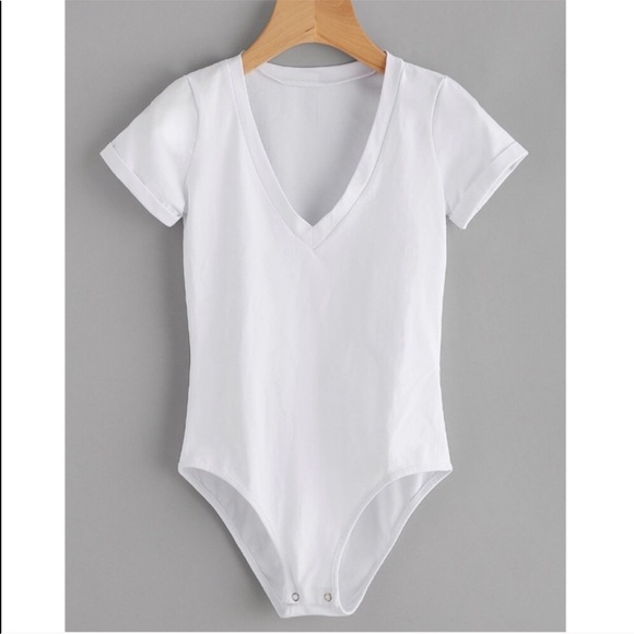 Minimalist white v neck tee bodysuit - Picture 2 of 4